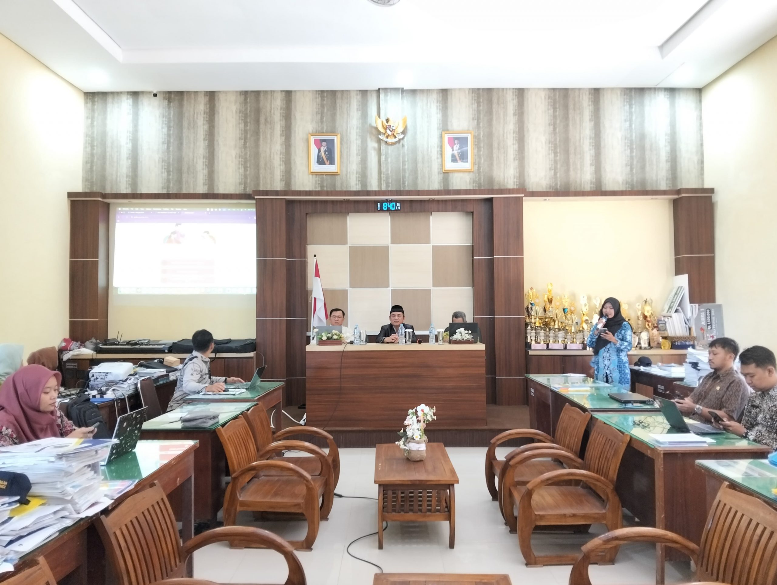 Kegiatan In House Training bertajuk “Pendampingan Pengisian Konten Pembelajaran dan Penilaian Pada E-Learning Moodle. (Foto: Tim Humas)