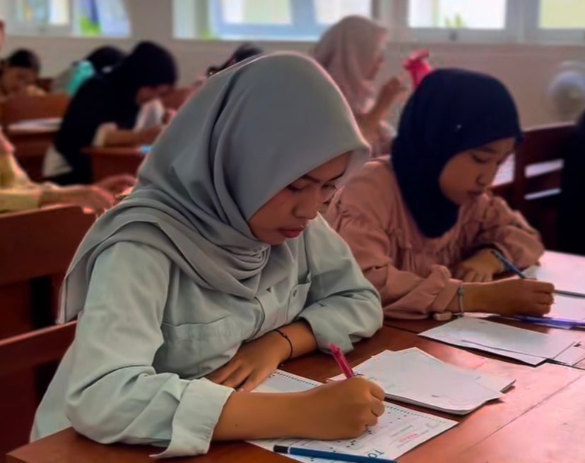 Siswa SMAN 1 Glagah saat mengerjakan English Proficiency Test. (Foto: Humas)