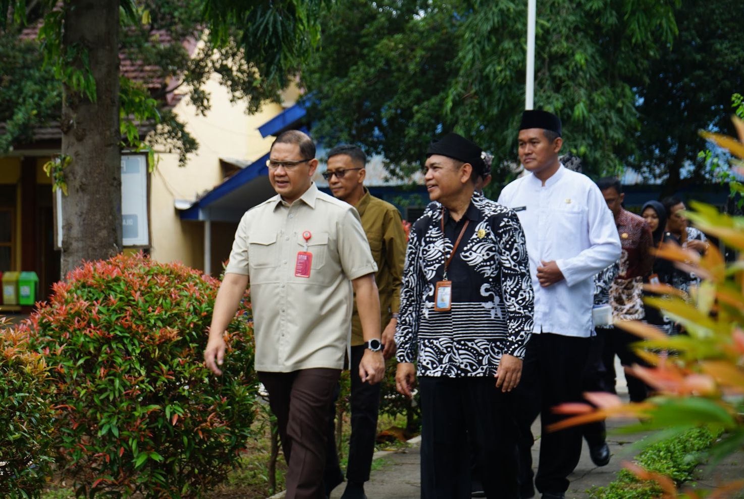 Kepala Dinas Pendidikan Provinsi Jawa Timur, Aries Agung Paewai, S.STP., M.M. saat melakukan kunjungan di SMAN 1 Glagah. (Foto: Humas)