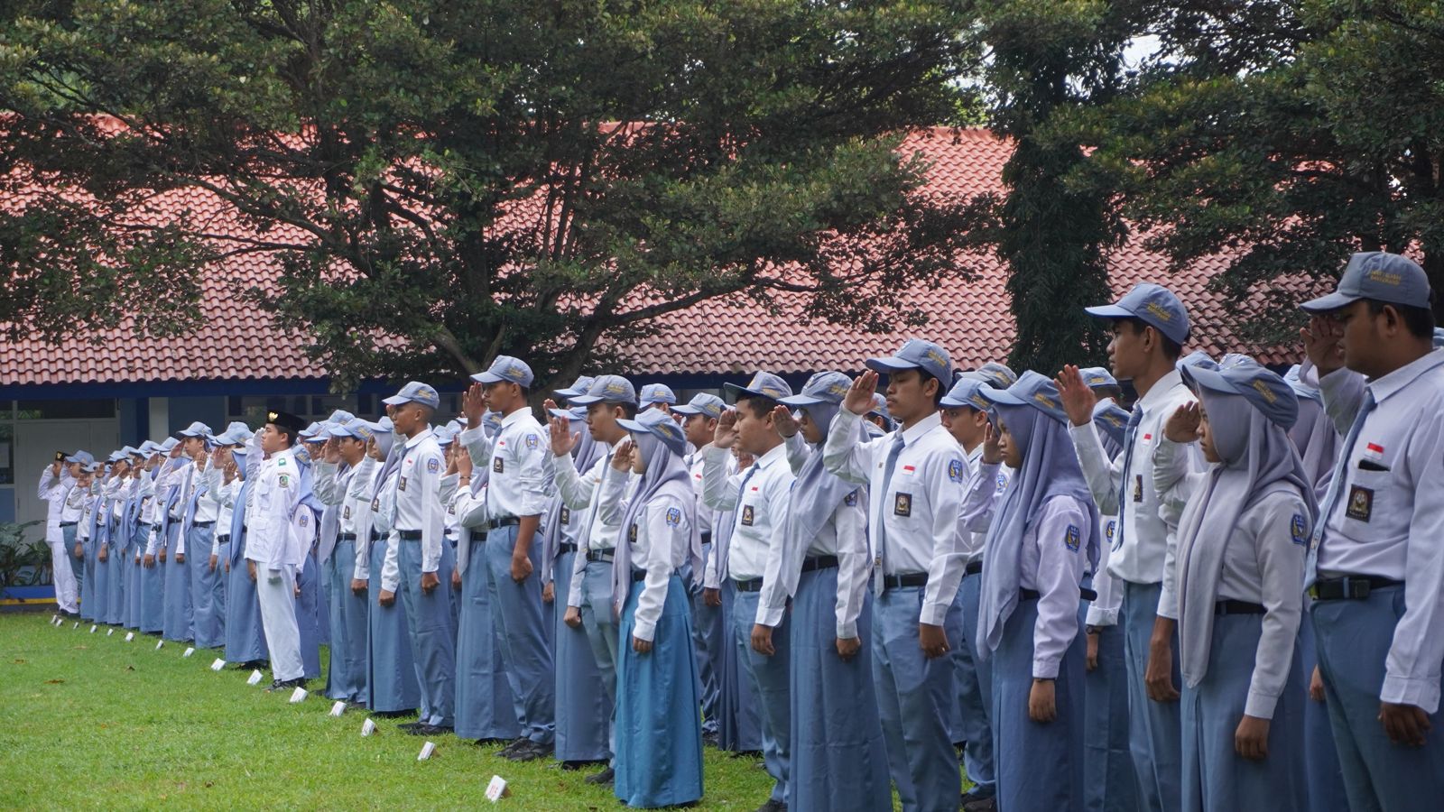 Upacara bendera di SMAN 1 Glagah, Senin (27 April 2026). (Foto: Humas)