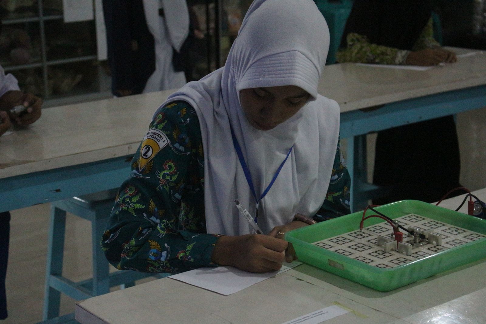 Salah satu siswa SMP di Banyuwangi saat mengikuti perlombaan. (Foto: Humas)